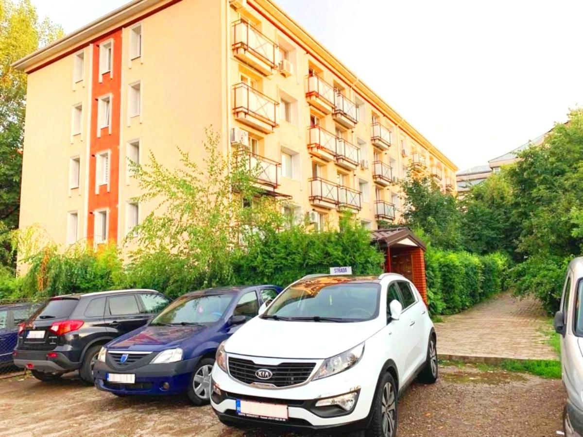 Emma Accommodation - Clean And Comfortable Apartment Iasi Buitenkant foto