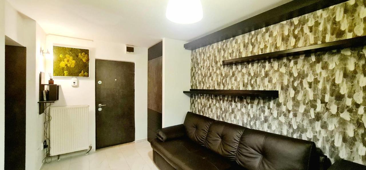 Emma Accommodation - Clean And Comfortable Apartment Iasi Buitenkant foto