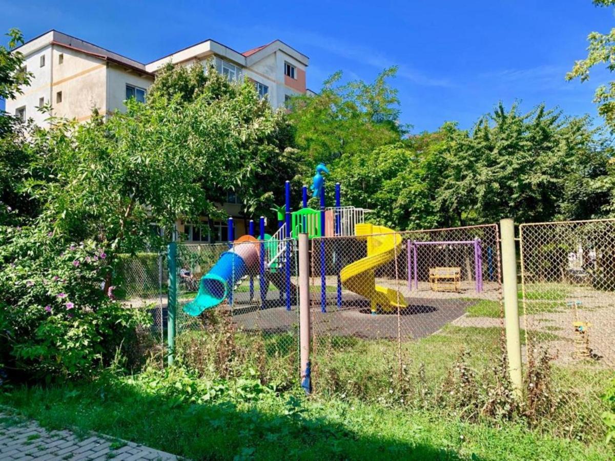 Emma Accommodation - Clean And Comfortable Apartment Iasi Buitenkant foto